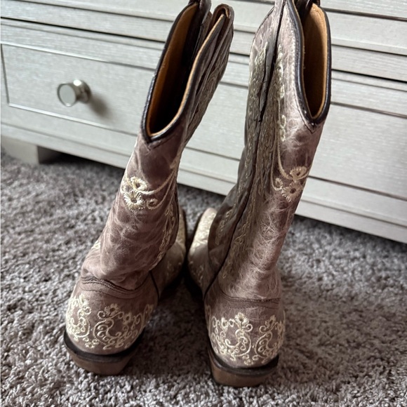 Corral Women's Crater with Bone Embroidery - Picture 6 of 8